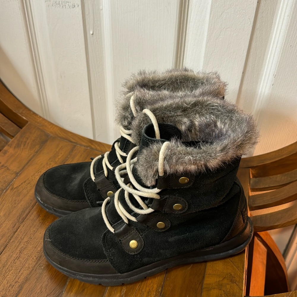 Sorel Black Suede Faux Fur Trim LaceUp Ankle Boots Size 7.5